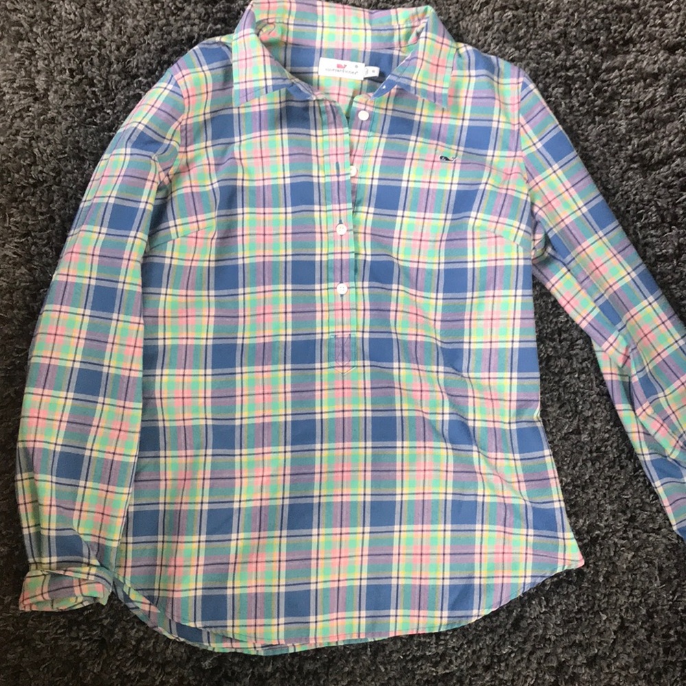 Women’s size 10 vineyard vine pullover